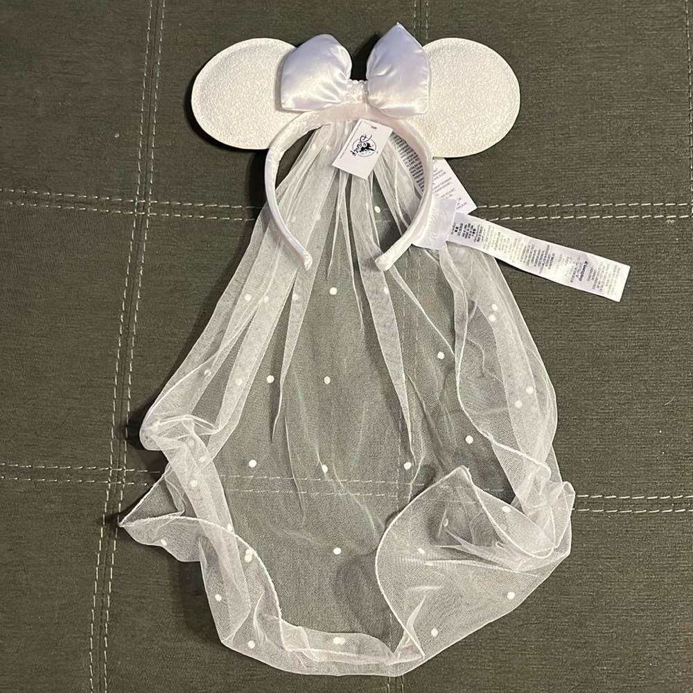 New with tags Minnie Wedding Ears